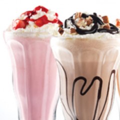 MALTEADAS DE HELADO (FRESA, VAINILLA Y CHOCOLATE)